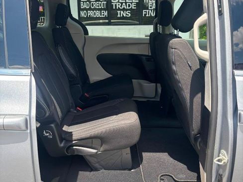 Used 2021 Chrysler Voyager LX FWD image 30