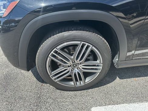 Used 2025 Mercedes-Benz GLS 450 4MATIC image 9