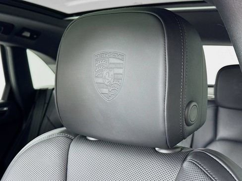 Certified 2025 Porsche Macan AWD/4WD image 14
