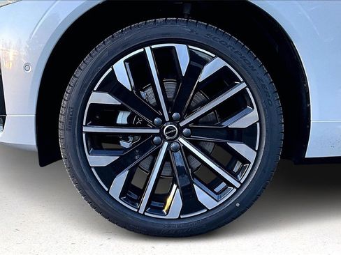New 2026 Volvo XC60 B5 Ultra w/ Protection Package Premier image 13
