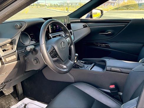 Used 2024 Lexus ES 300h w/ Premium Package image 18