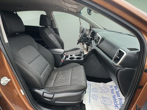Used 2021 Kia Sportage LX AWD/4WD image 16