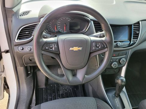 Used 2020 Chevrolet Trax LS w/ Tint and Cruise Package AWD/4WD image 23