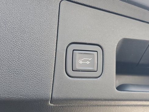 Certified 2025 Cadillac XT5 Luxury AWD/4WD image 9