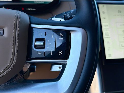 Used 2025 Land Rover Range Rover SE image 37