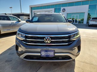 Used 2022 Volkswagen Atlas Cross Sport SE w/ Black Wheel Package video 2