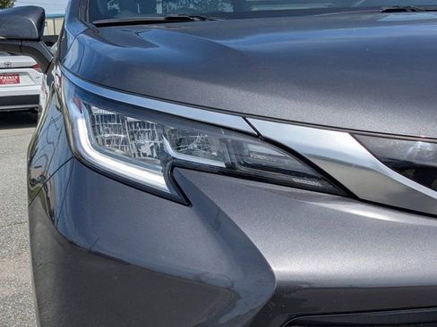 Used 2025 Toyota Sienna Limited FWD image 10