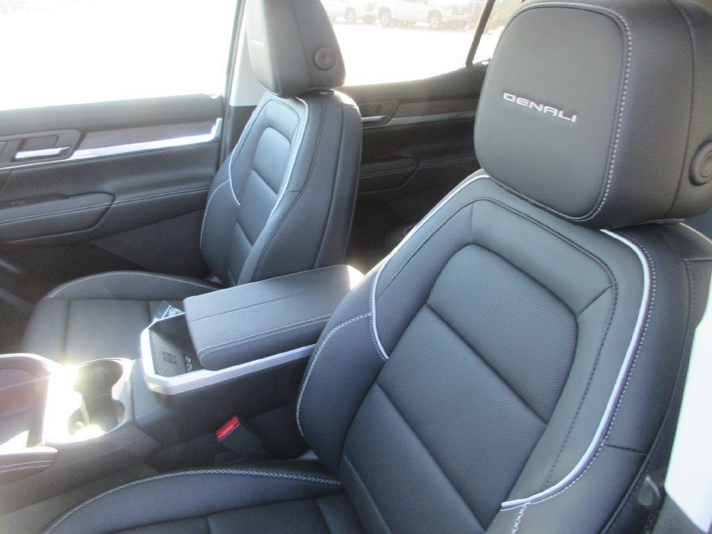 New 2027 GMC Terrain Denali w/ LPO, Black Badging Package AWD/4WD image 11