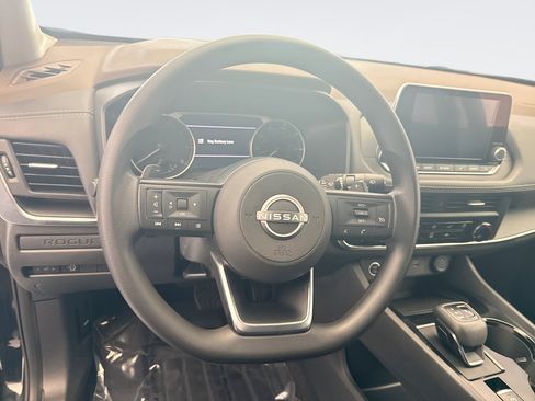 Used 2023 Nissan Rogue S AWD/4WD image 12