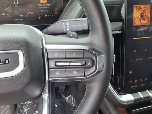 Used 2025 GMC Yukon Denali AWD/4WD image 9