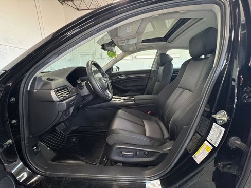 Used 2019 Honda Accord EX image 12
