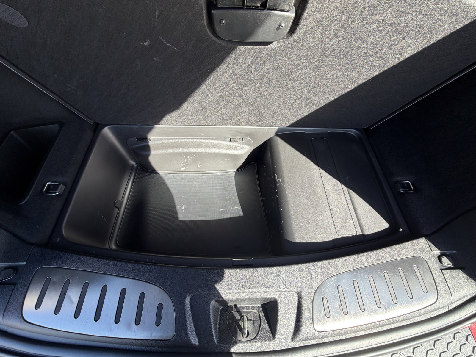 Used 2019 Dodge Durango R/T w/ Technology Group AWD/4WD image 16