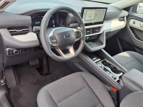 Used 2025 Ford Explorer Active AWD/4WD image 18