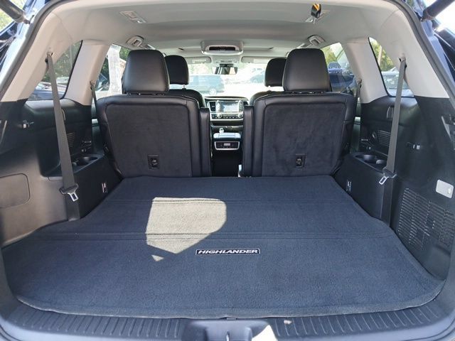 Used 2019 Toyota Highlander XLE AWD/4WD image 12