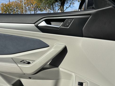 Certified 2025 Volkswagen Jetta SE image 20