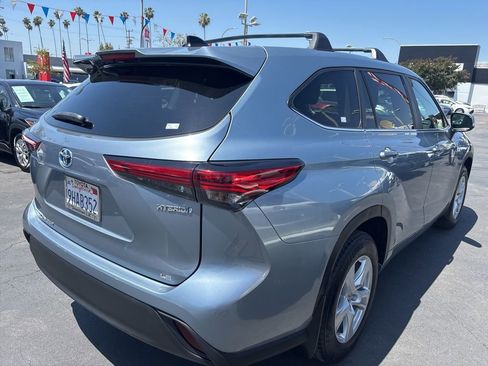Used 2023 Toyota Highlander LE FWD image 4