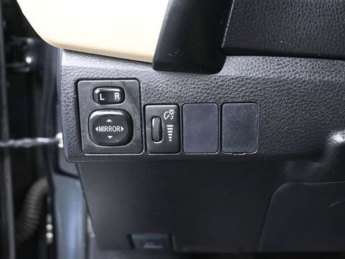 Used 2017 Toyota Corolla LE w/ Carpet Mat Package (TMS) FWD image 14