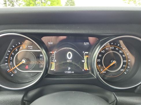 Used 2023 Jeep Gladiator Overland AWD/4WD image 24