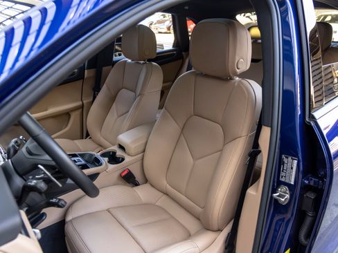 Certified 2026 Porsche Macan AWD/4WD image 5