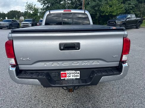 Used 2017 Toyota Tacoma SR5 w/ Tow Package AWD/4WD image 4