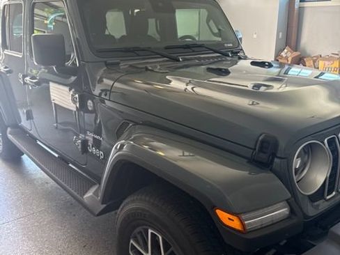 Used 2024 Jeep Wrangler Unlimited Sahara AWD/4WD image 7