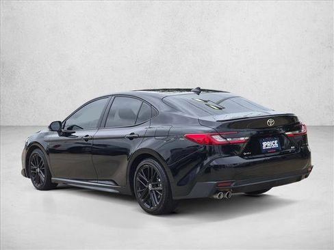Used 2025 Toyota Camry SE w/ Convenience Package FWD image 3