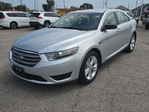 Used 2018 Ford Taurus SE FWD image 8