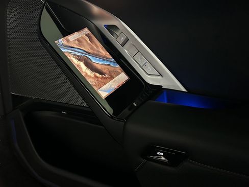 Used 2023 BMW i7 xDrive60 image 11