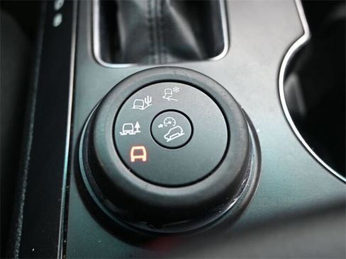 Used 2016 Ford Explorer XLT w/ Equipment Group 202A image 31