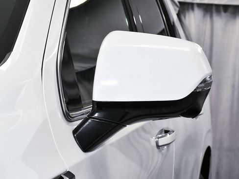 Used 2025 GMC Yukon Denali image 84