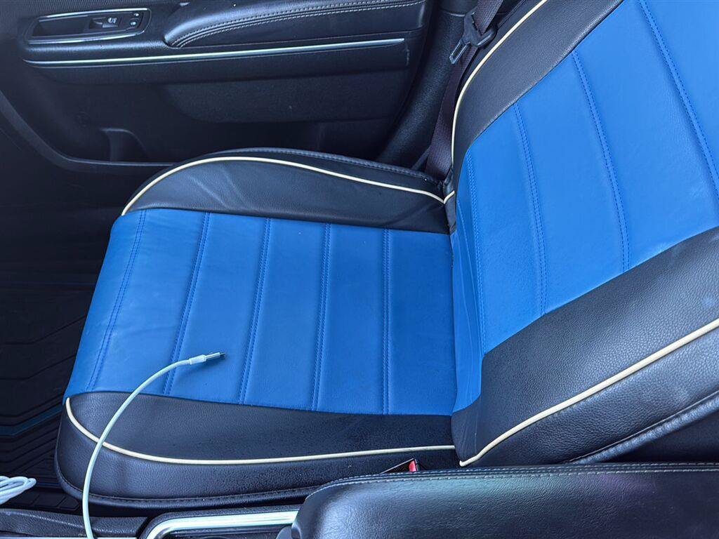 Used 2017 Dodge Charger SE RWD image 7