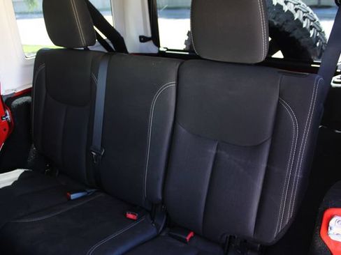 Used 2018 Jeep Wrangler Unlimited Sahara AWD/4WD image 20