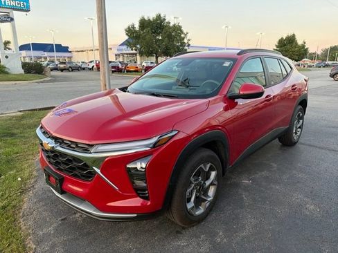 Used 2026 Chevrolet Trax LT FWD image 5