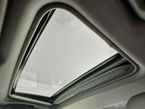 Used 2019 Toyota Avalon XLE w/ Moonroof Package image 21