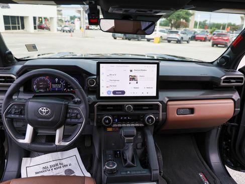 Used 2025 Toyota 4Runner Limited AWD/4WD image 39