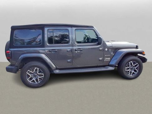 Used 2024 Jeep Wrangler Unlimited Sahara w/ Technology Group AWD/4WD image 32