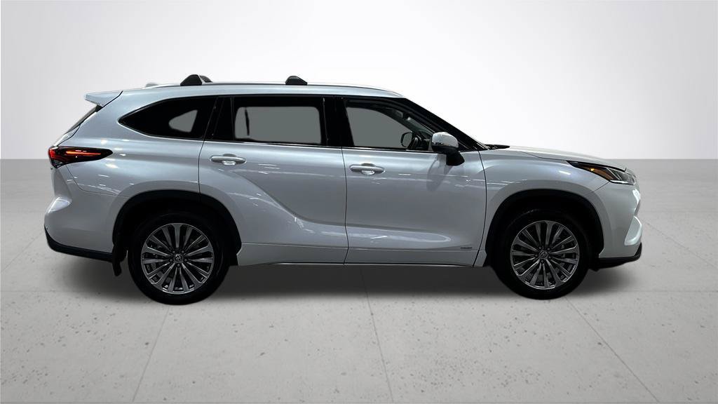 Used 2025 Toyota Highlander Limited AWD/4WD image 8