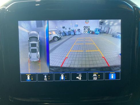 Used 2023 Chevrolet Traverse Premier image 4