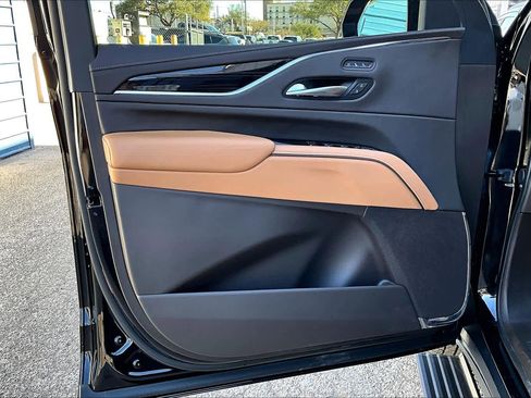 Used 2024 Cadillac Escalade Sport w/ LPO, ONYX Package image 21