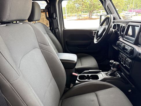 Used 2021 Jeep Gladiator Willys image 31