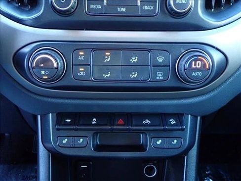 Used 2018 Chevrolet Colorado Z71 image 17