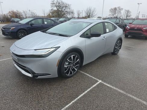 New 2026 Toyota Prius Plug-In Hybrid FWD image 3