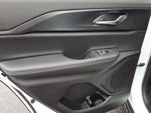 New 2025 Jeep Grand Cherokee Altitude image 11