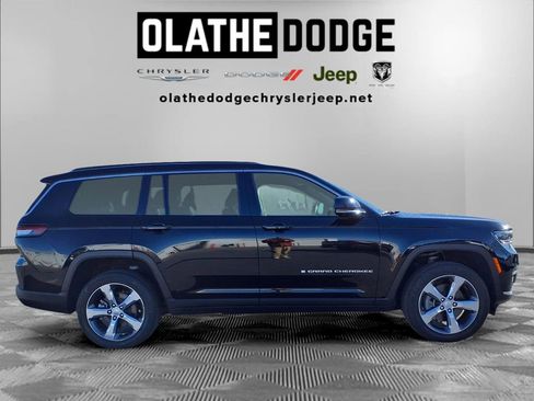 Used 2025 Jeep Grand Cherokee L Limited w/ Luxury Tech Group II image 32