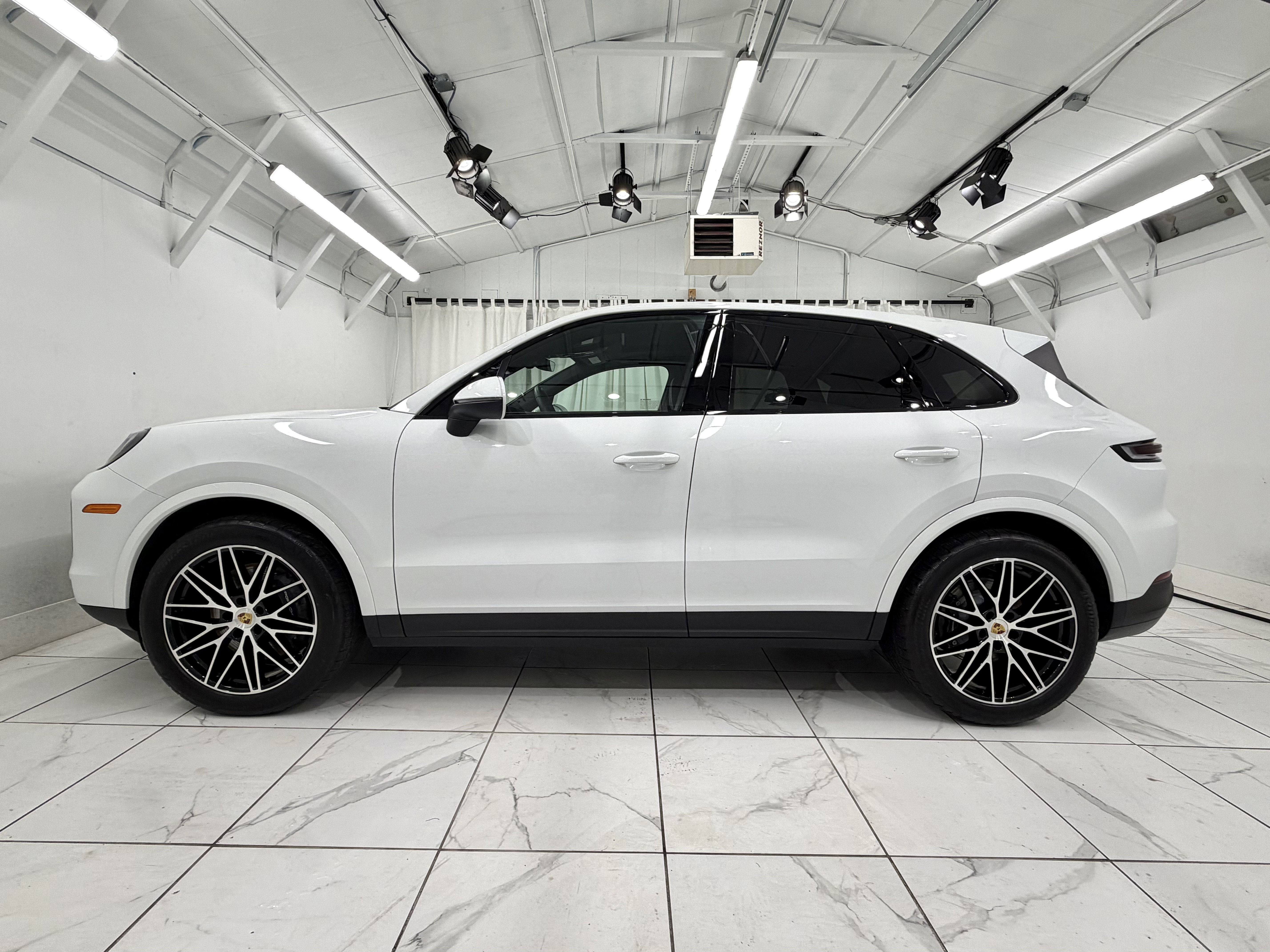 Certified 2024 Porsche Cayenne AWD/4WD image 2