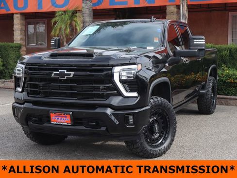Used 2024 Chevrolet Silverado 2500 LTZ w/ LTZ Plus Package AWD/4WD image 4