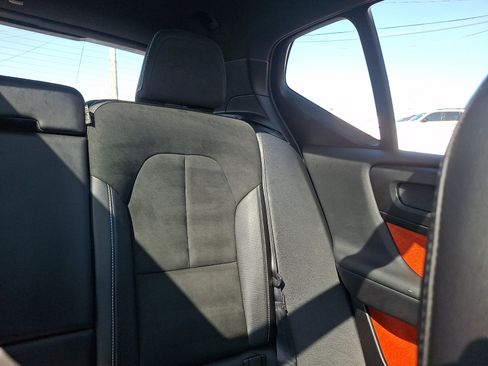 Used 2019 Volvo XC40 T5 R-Design AWD/4WD image 16