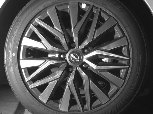 Used 2025 Nissan Altima 2.5 SV FWD image 13