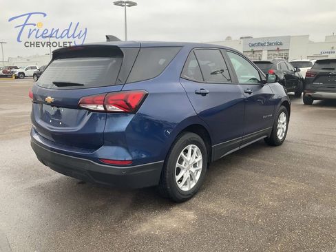 Certified 2022 Chevrolet Equinox LS w/ LS Convenience Package FWD image 3