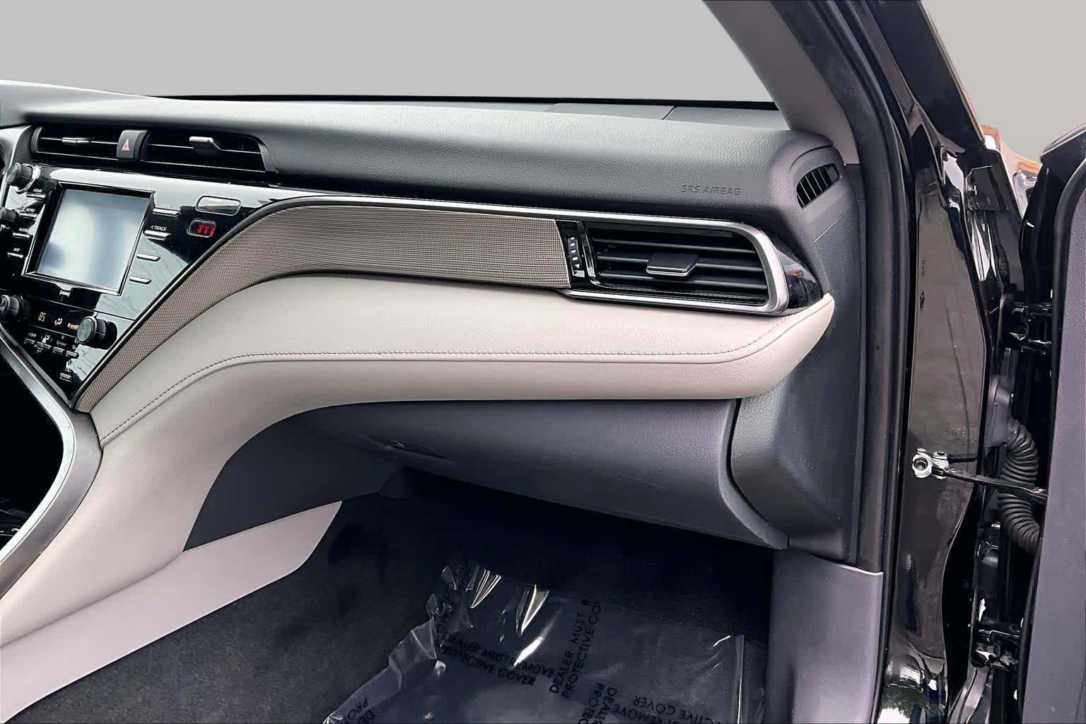 Used 2020 Toyota Camry SE w/ Convenience Package FWD image 19